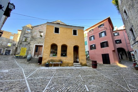 Stone house in the center of Oprtalj