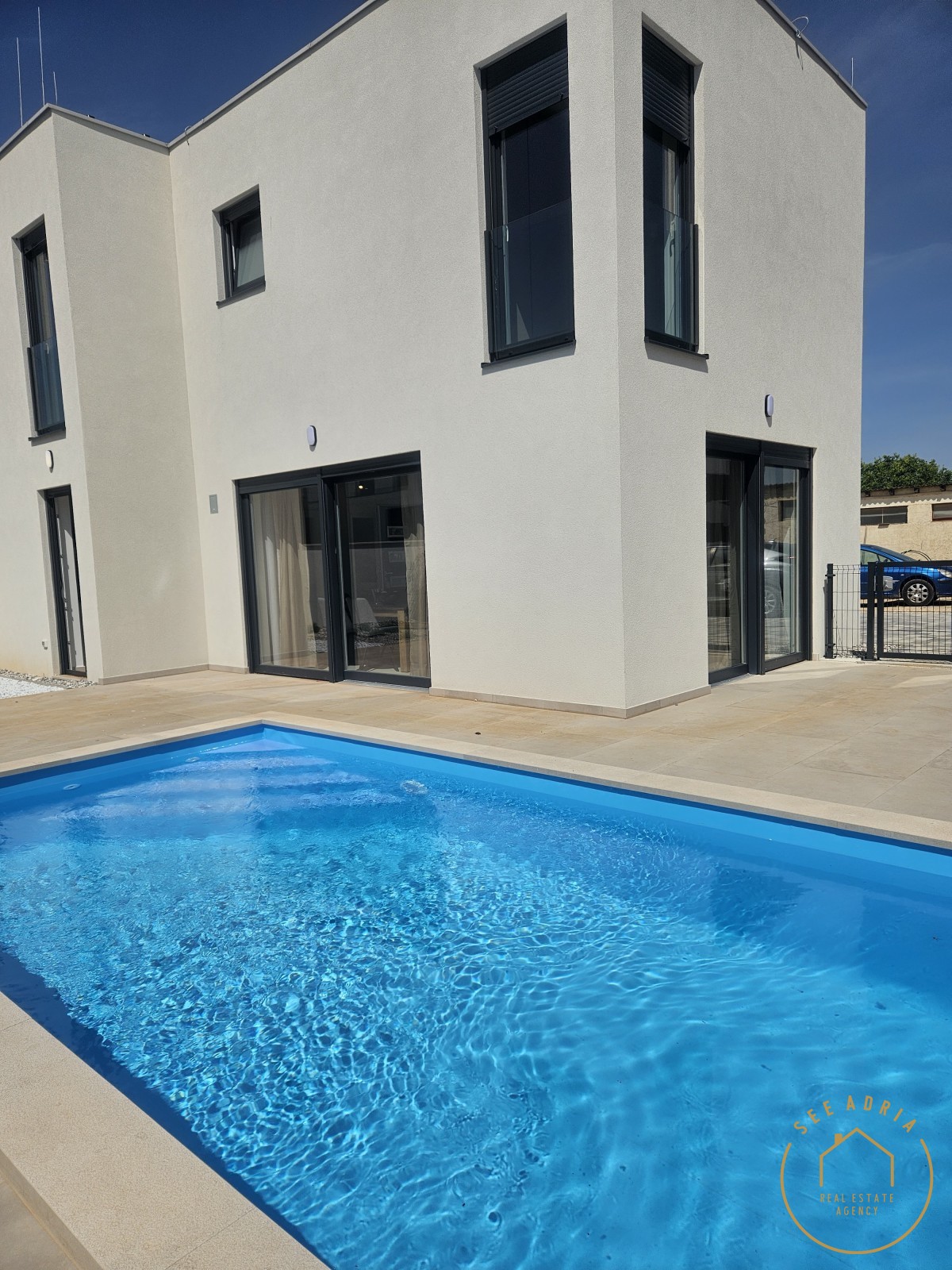 Moderna casa a schiera con piscina, Cittanova